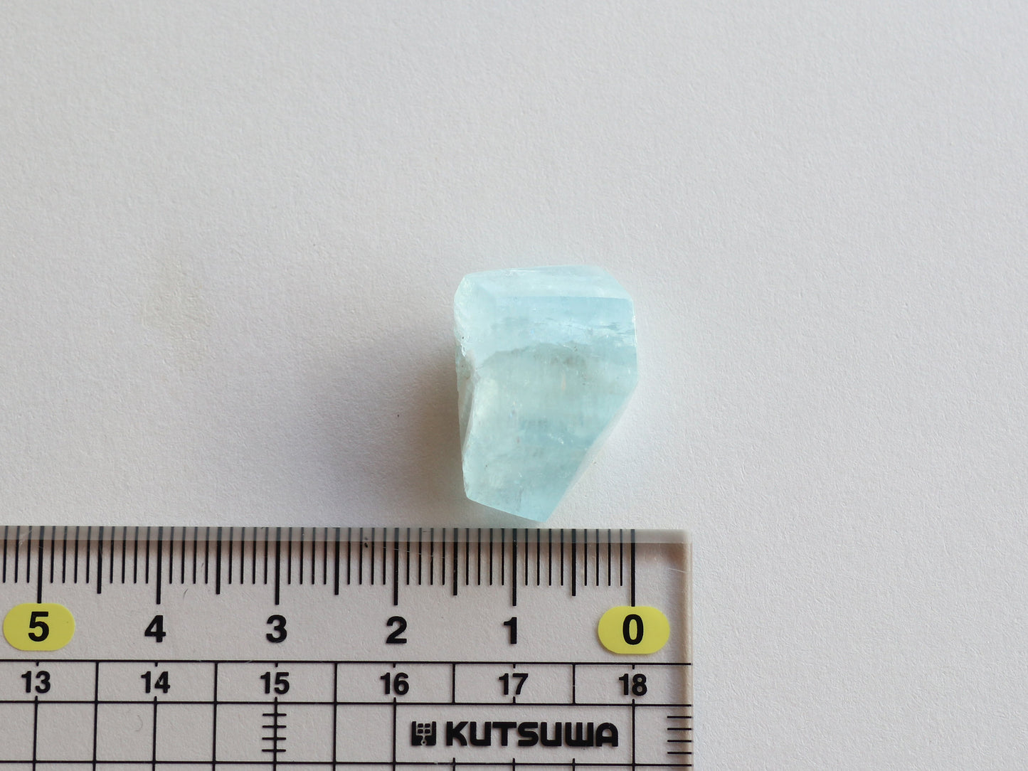 カンチェンジュンガ産レインボーアクアマリン ルース PN:AQ-26