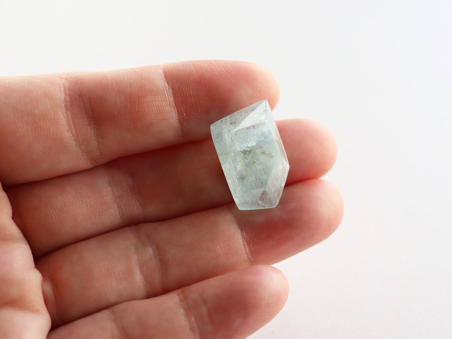 カンチェンジュンガ産レインボーアクアマリン ルース PN:AQ-26
