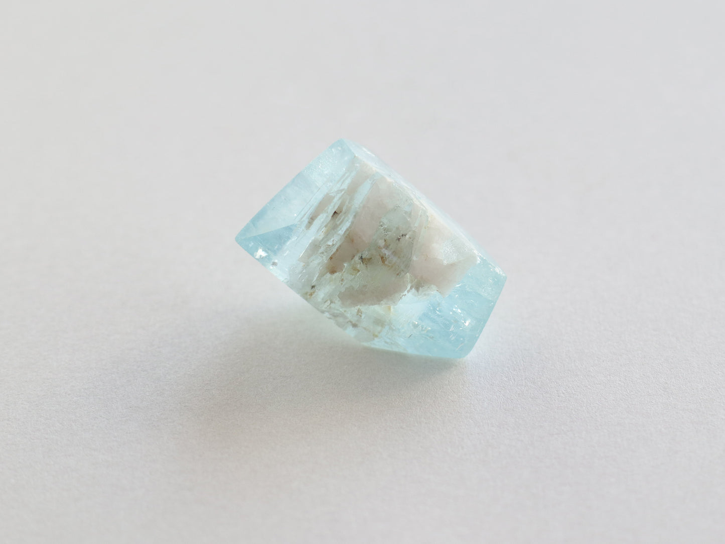 カンチェンジュンガ産レインボーアクアマリン ルース PN:AQ-26