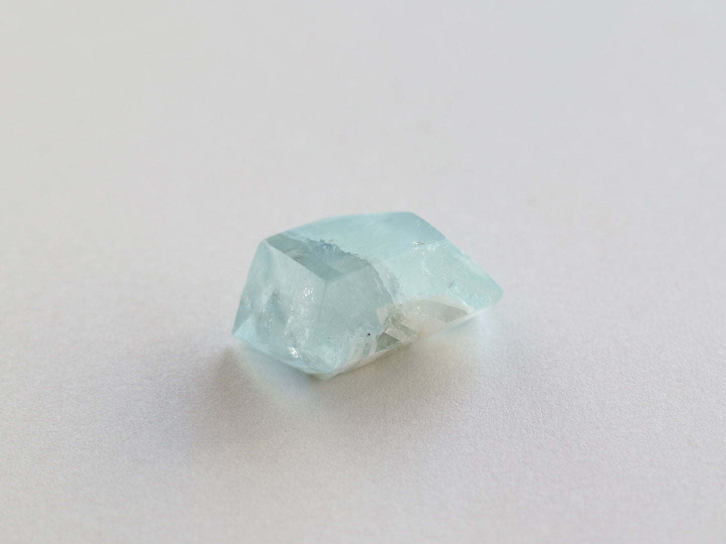 カンチェンジュンガ産レインボーアクアマリン ルース PN:AQ-26