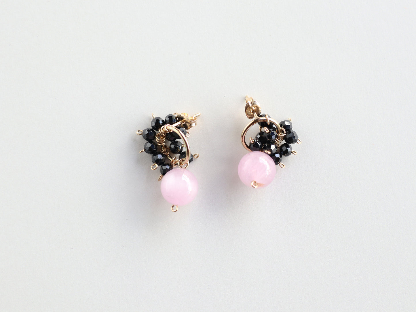 ◆ItoMe Stone◆ピアス*クンツァイト,ブラックスピネルのサークルホストピアスPN:IPS-255
