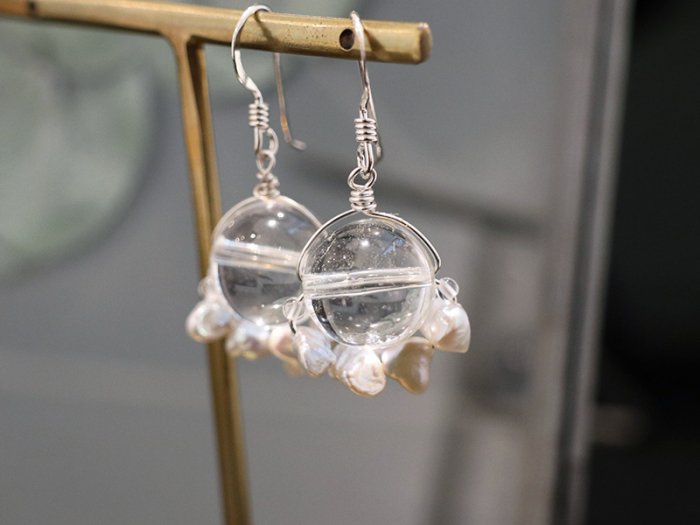 【おひげシリーズ】ガネーシュヒマール産ヒマラヤ水晶球&淡水パールSV925ピアス