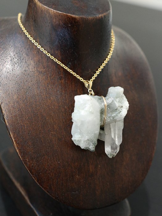 (14KGFワイヤーワーク)ガネーシュヒマール産クロライトブリッジ水晶原石ペンダントトップ