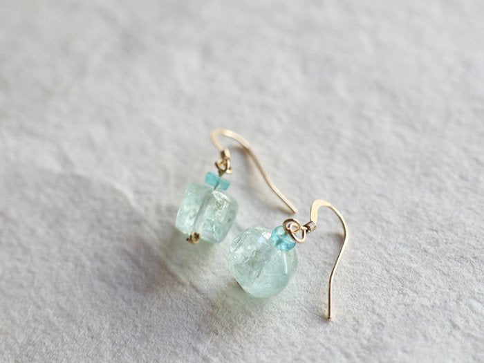 ◆ItoMe Stone◆ピアス*ヒマラヤカンチェンジュンガ産アクアマリン、アパタイト
