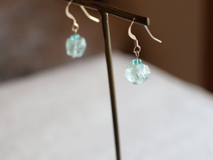 ◆ItoMe Stone◆ピアス*ヒマラヤカンチェンジュンガ産アクアマリン、アパタイト