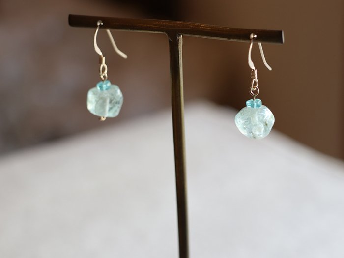 ◆ItoMe Stone◆ピアス*ヒマラヤカンチェンジュンガ産アクアマリン、アパタイト