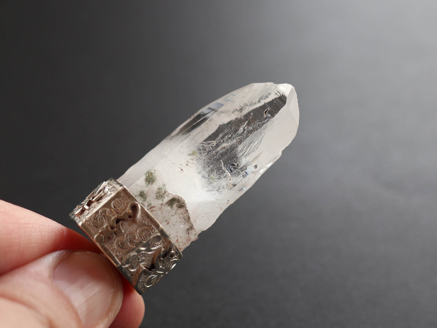 (梵字デザイン)ガネーシュヒマール産曲がり水晶、ヒマラヤ水晶ペンダントトップPN:HCS-B4