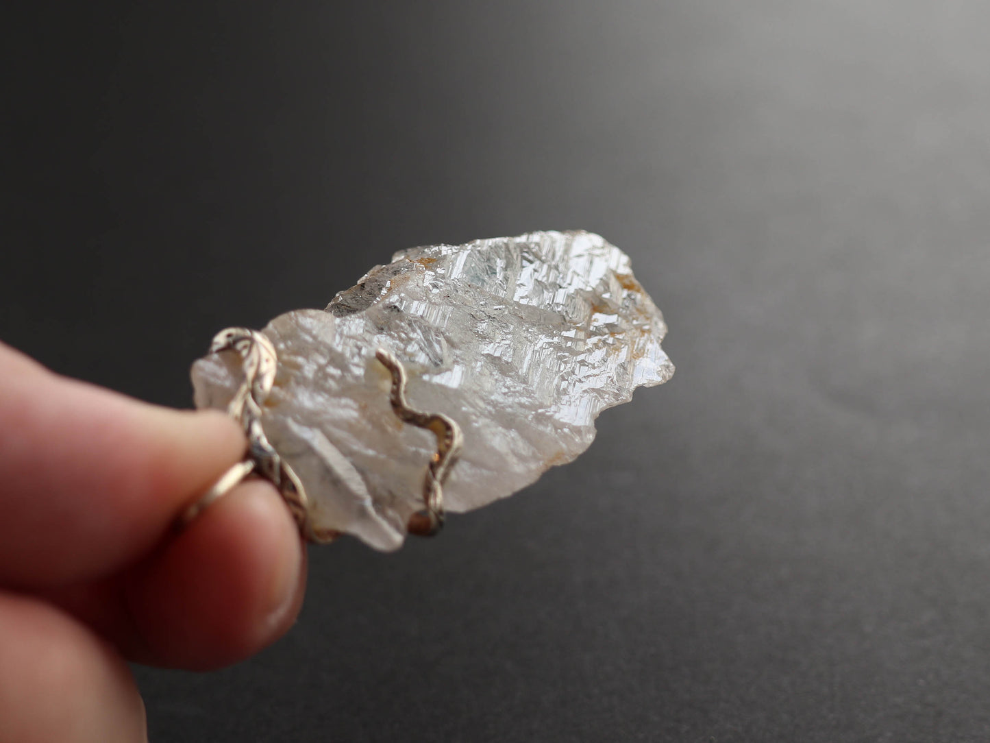 (ナーガデザイン)ガネーシュヒマール産 グリーンルチル ヒマラヤ水晶 ペンダントトップ PN:HCS-S20