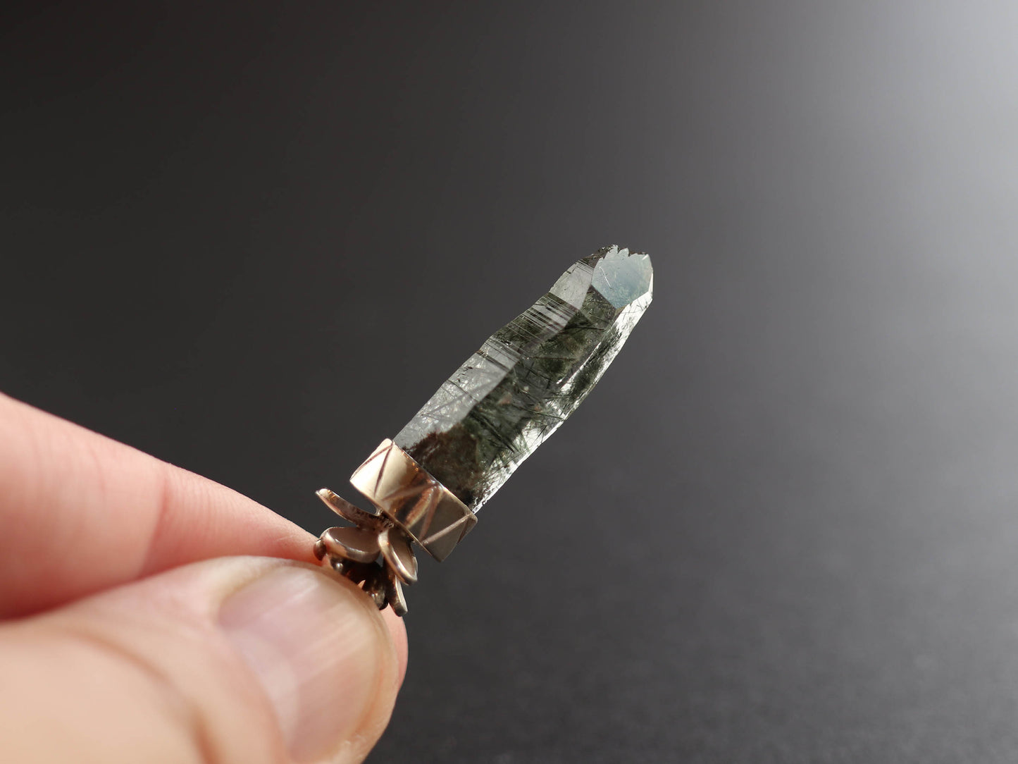 (フラワー)ガネーシュヒマール産トルマリンルチル、ヒマラヤ水晶ペンダントトップPN:HCS-TF18