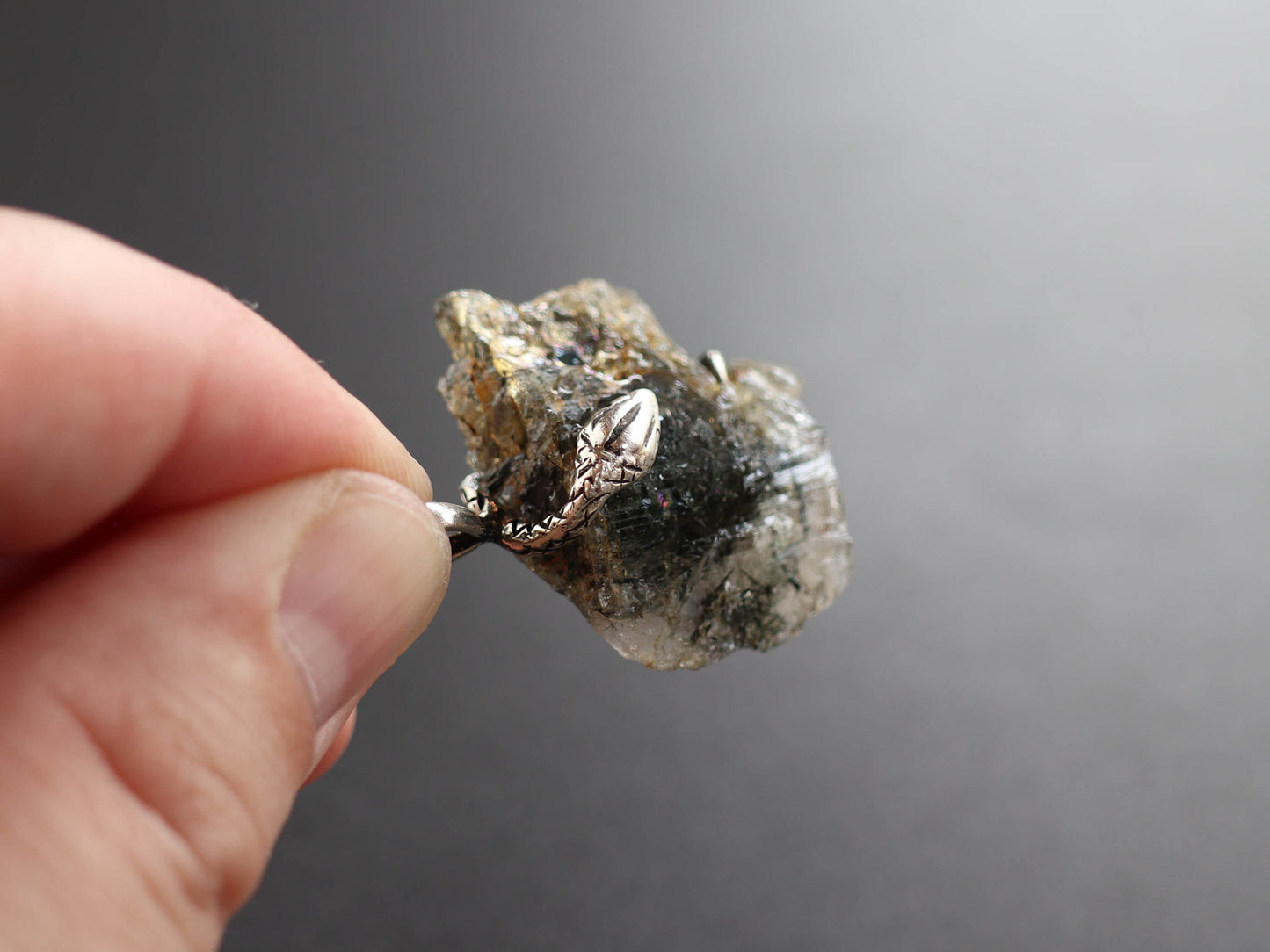 (ナーガデザイン)ガネーシュヒマール産 グリーンルチル ヒマラヤ水晶 ペンダントトップ PN:HCS-S22