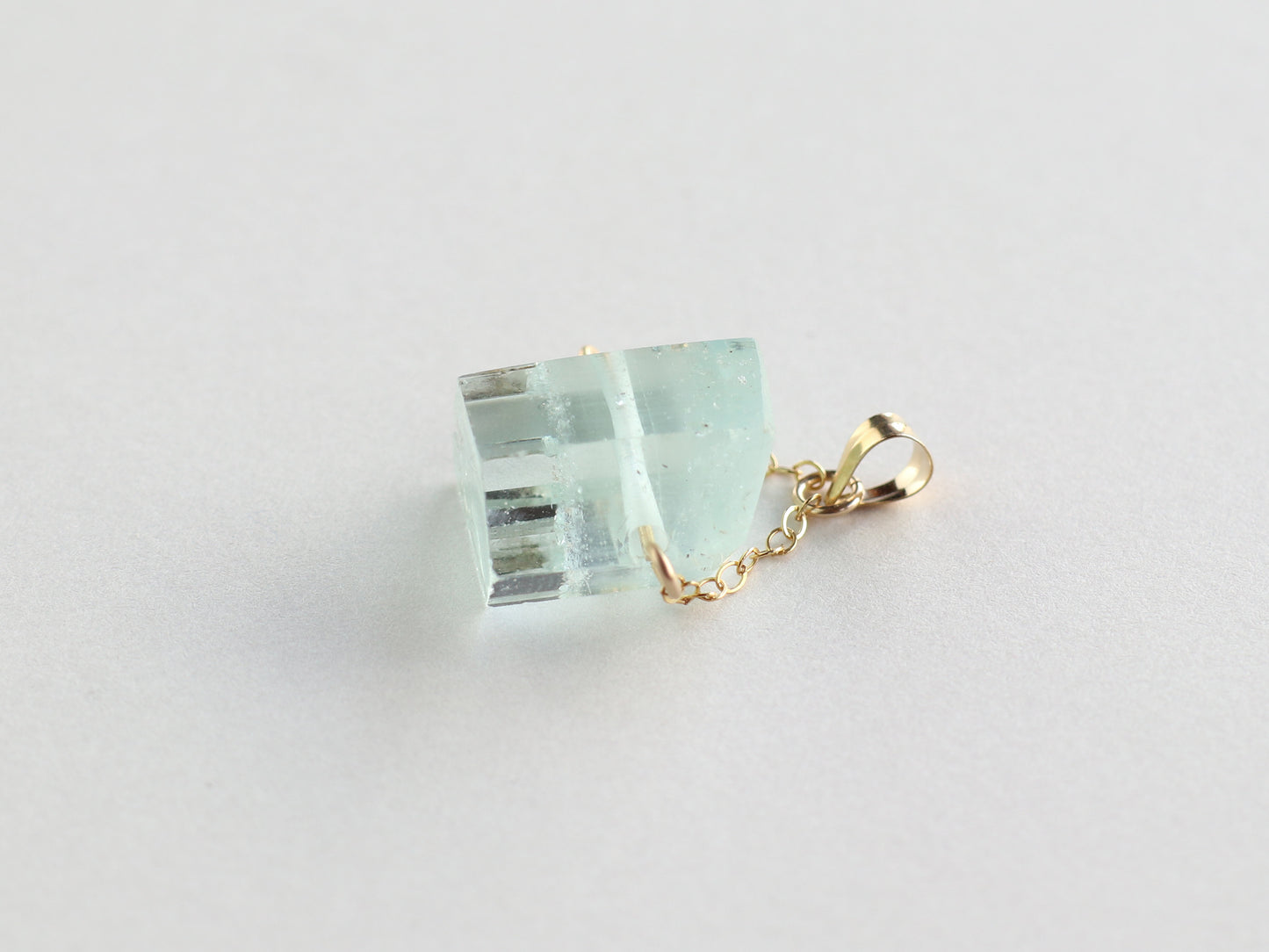 ◆ItoMe Stone◆カンチェンジュンガ産アクアマリン 14KGFペンダントPN:INE47
