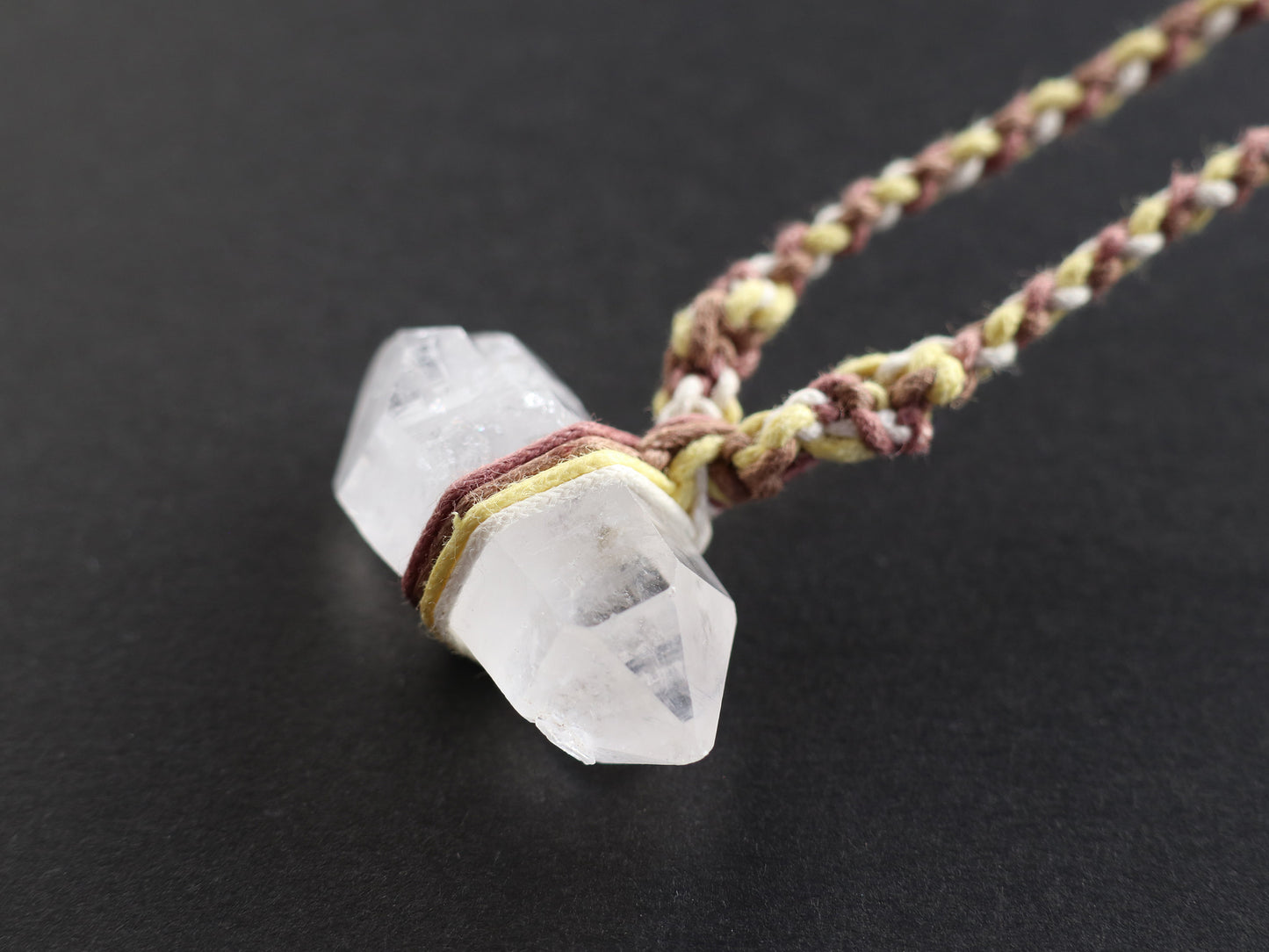 ガネーシュヒマール産ダブルポイント水晶原石のマクラメネックレスPN:INE-21