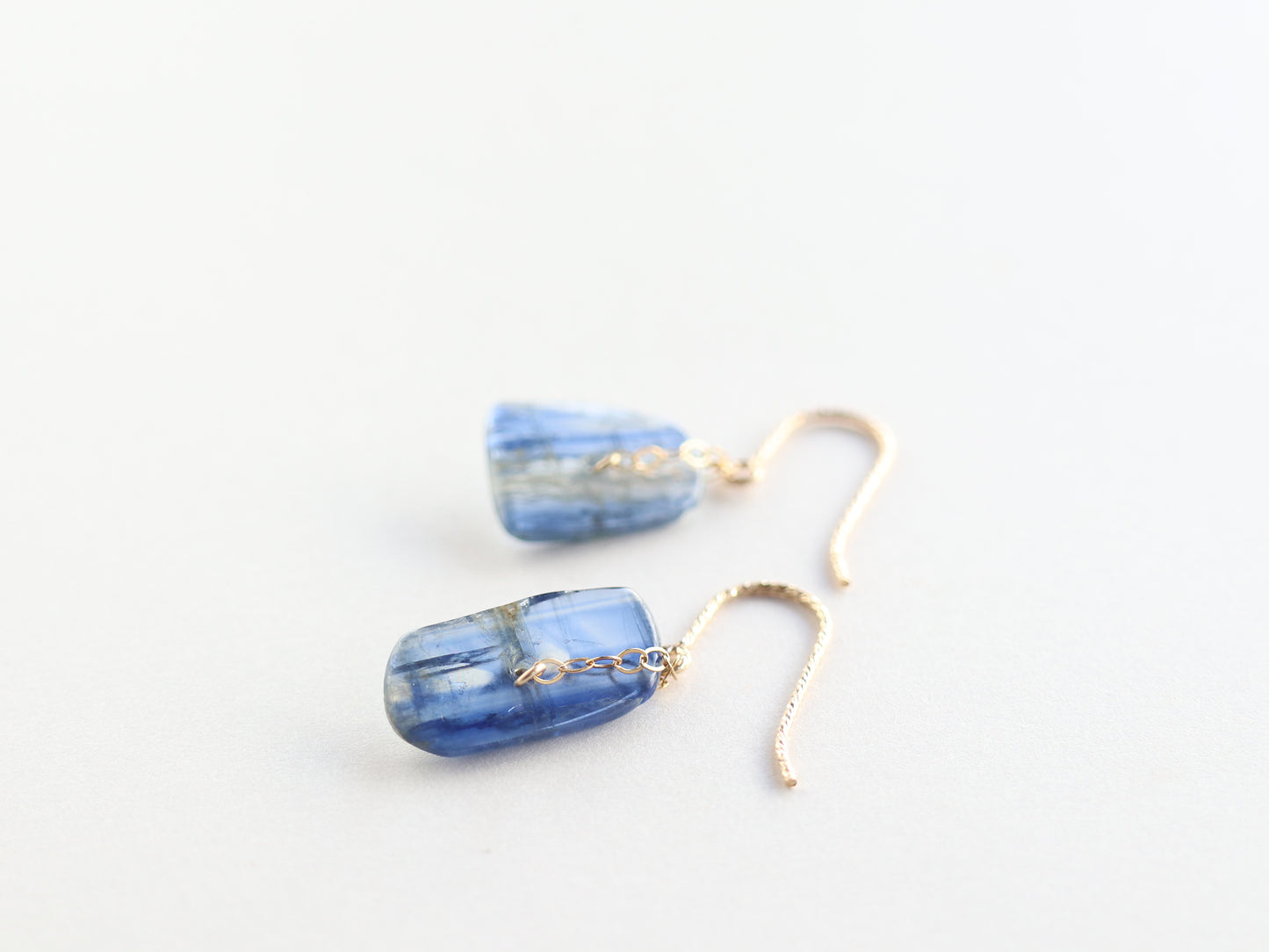 ◆ItoMe Stone◆ピアス*カイヤナイトジャジャルコット産 PN:IPS-154