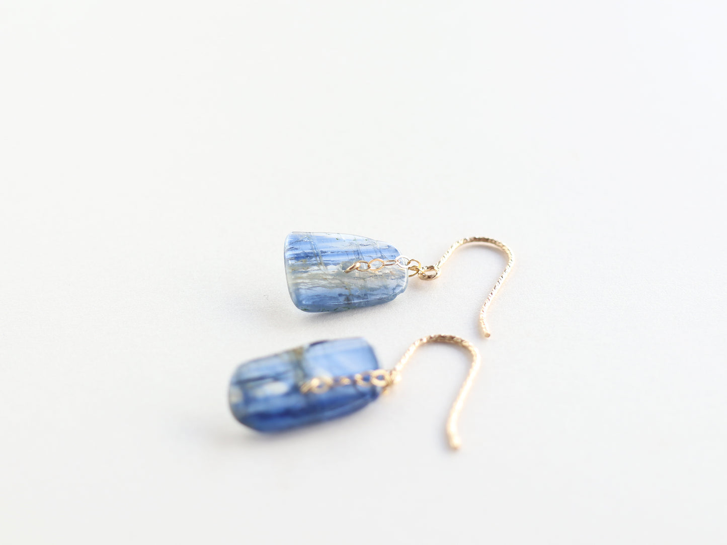 ◆ItoMe Stone◆ピアス*カイヤナイトジャジャルコット産 PN:IPS-154