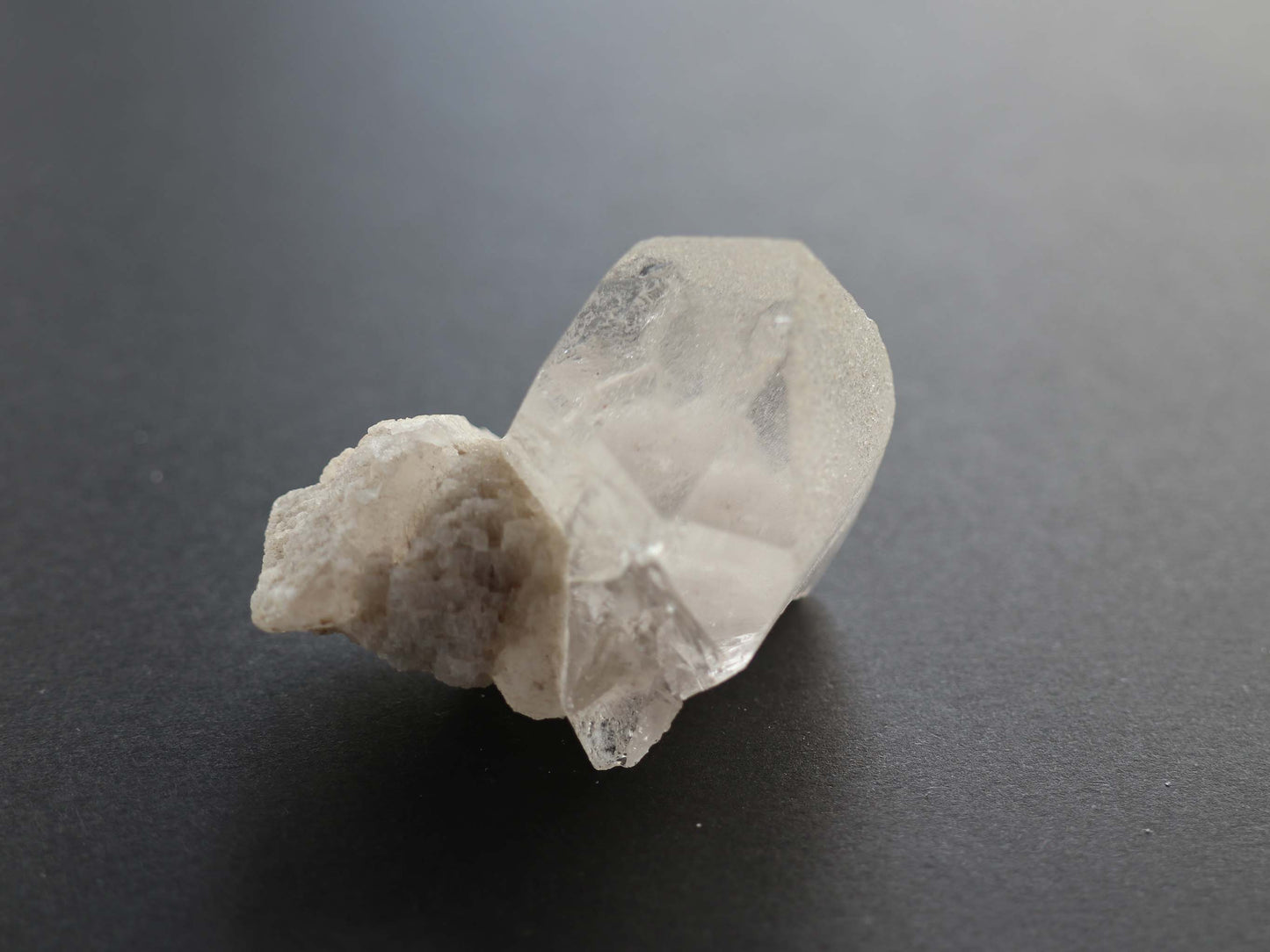 カンチェンジュンガ産ヒマラヤ水晶母岩付き原石PN:KG-28