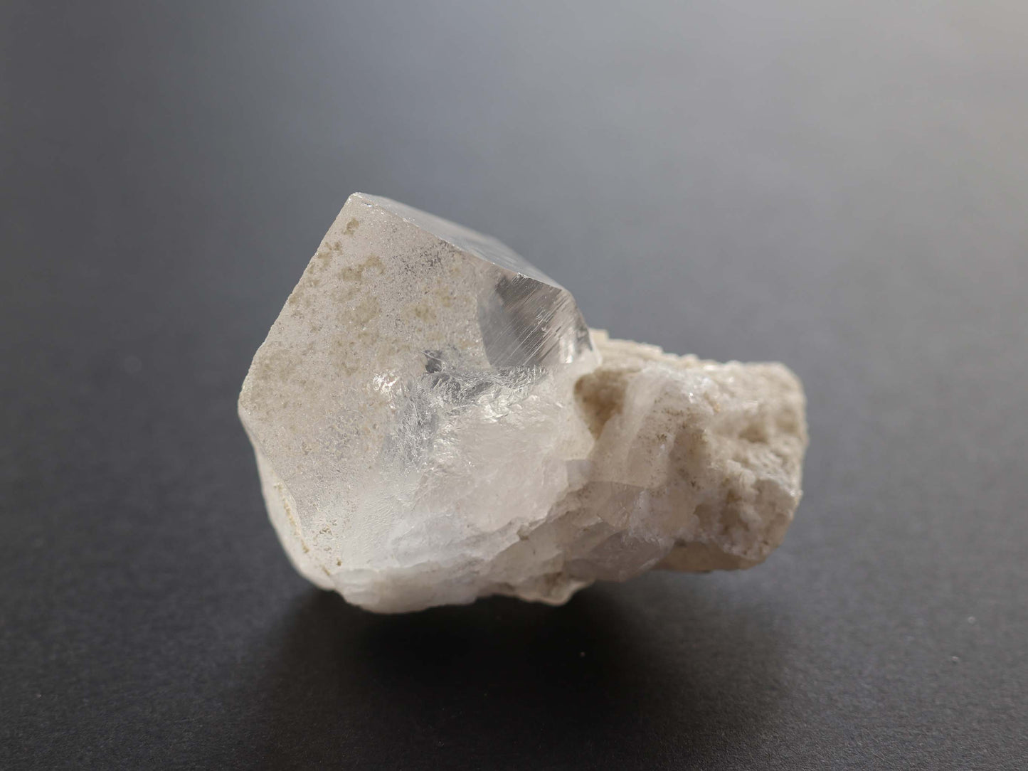 カンチェンジュンガ産ヒマラヤ水晶母岩付き原石PN:KG-28