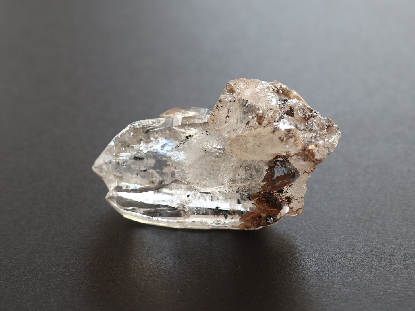 ヘマタイト入り、カテドラル、ダブルポイント、ガネーシュヒマール産ヒマラヤ水晶PN:GG-374