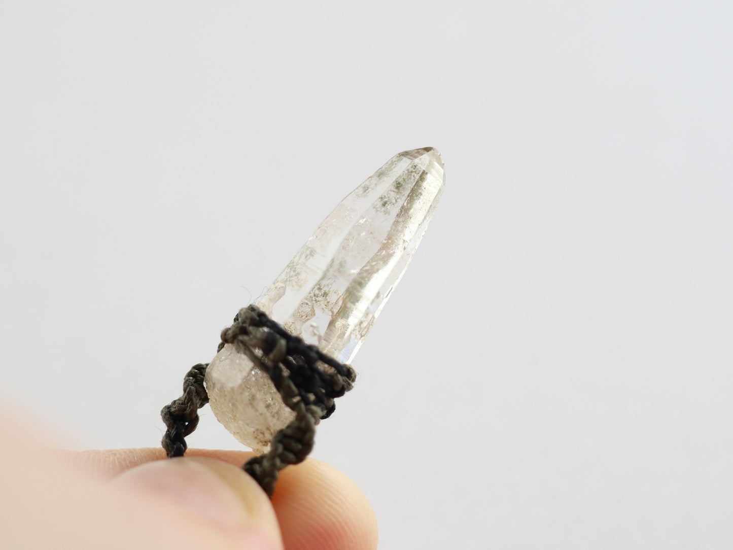 ガネーシュヒマール産水晶原石のシードクリスタル、マクラメネックレスPN:HCN43