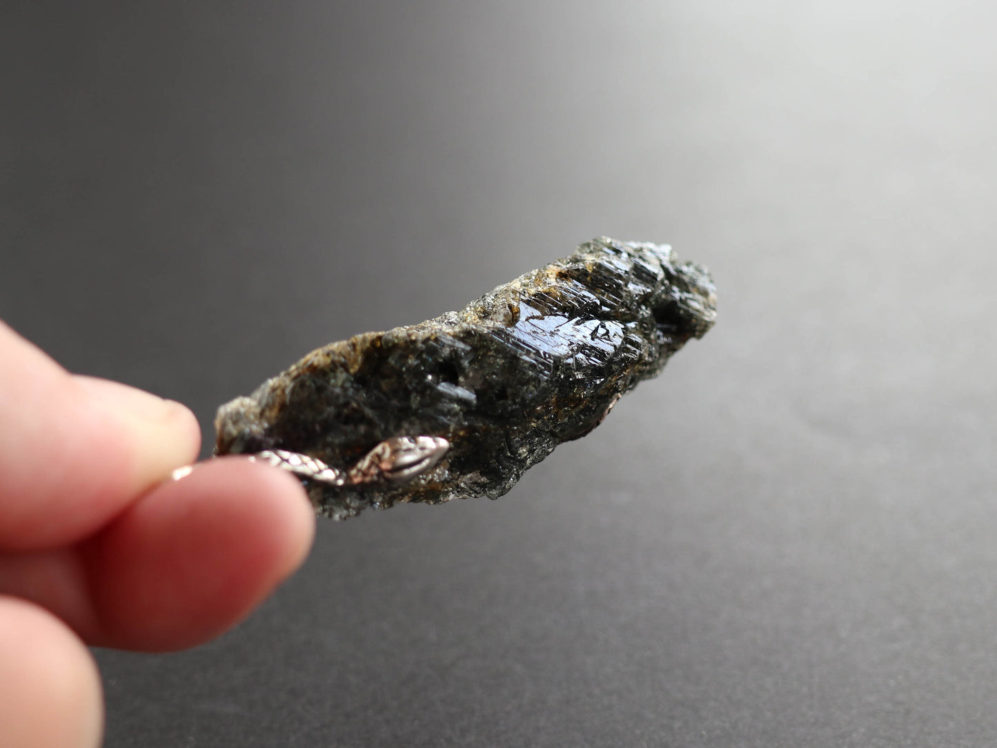 （ナーガデザイン）ヒマラヤガネーシュヒマール産原石グリーンルチル水晶ペンダントトップPN:HCS-S18