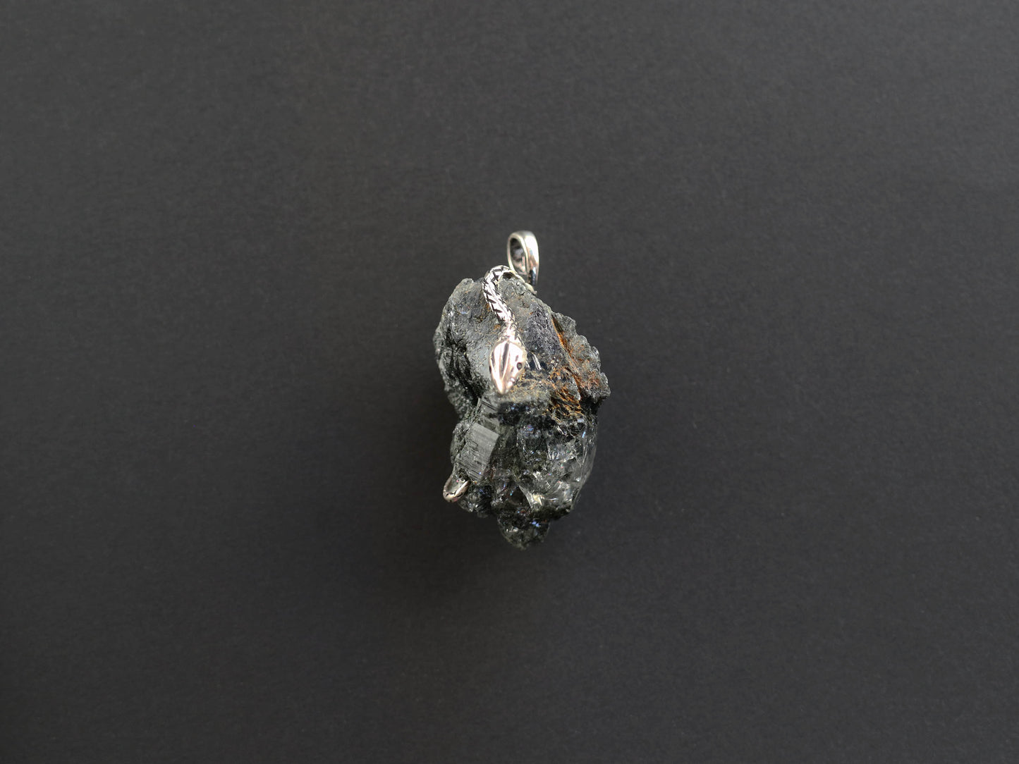 (ナーガデザイン）ヒマラヤガネーシュヒマール産原石 トルマリンルチル ペンダントPN:HCS-S48